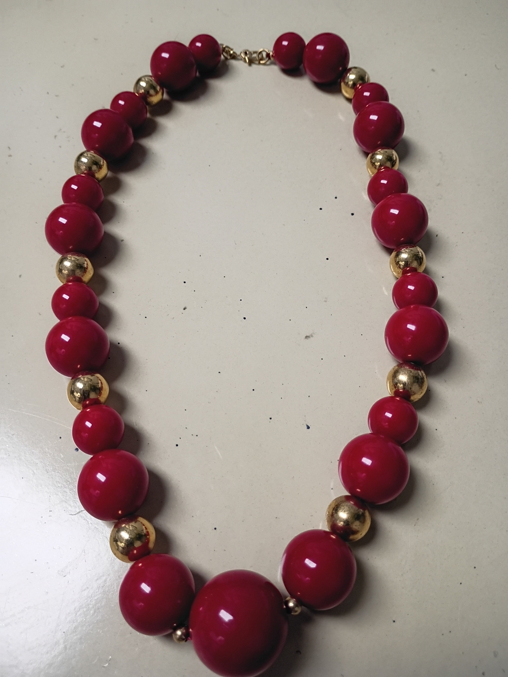 Fashion Jewelry Red Beaded Necklace with Gold Accents